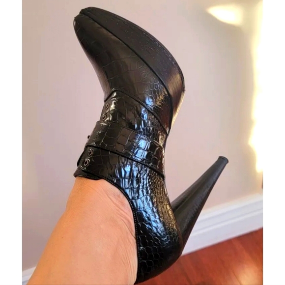 STUART WEITZMAN BOOTS EMBOSSED LEATHER CROCODILE PUMPS BLACK HEELS SIZE 8M - Picture 4 of 6